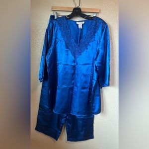 Amoureuse Women’s PJ’s.  Size L- NWOT